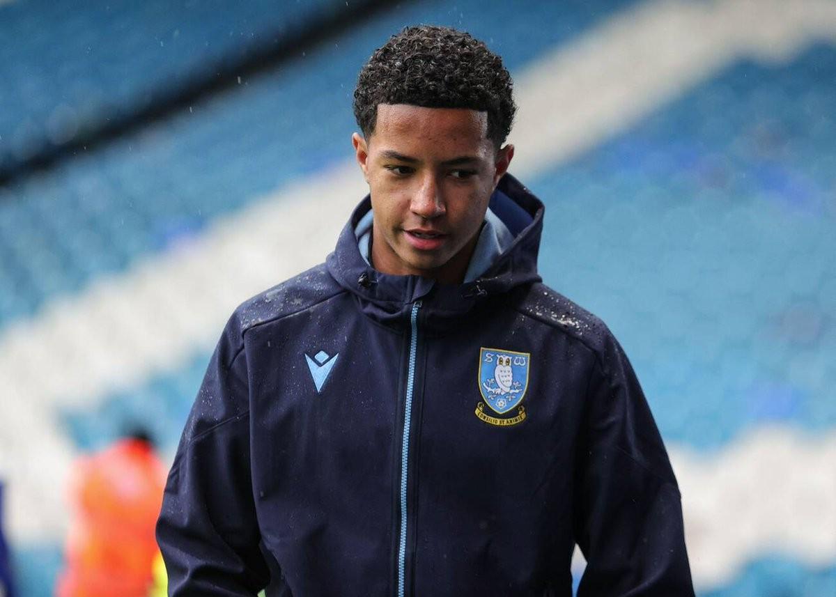 世界杯直播软件官网-TA：切尔西接近100万镑签谢周三17岁左后卫阿拉奥，曼联也在谈