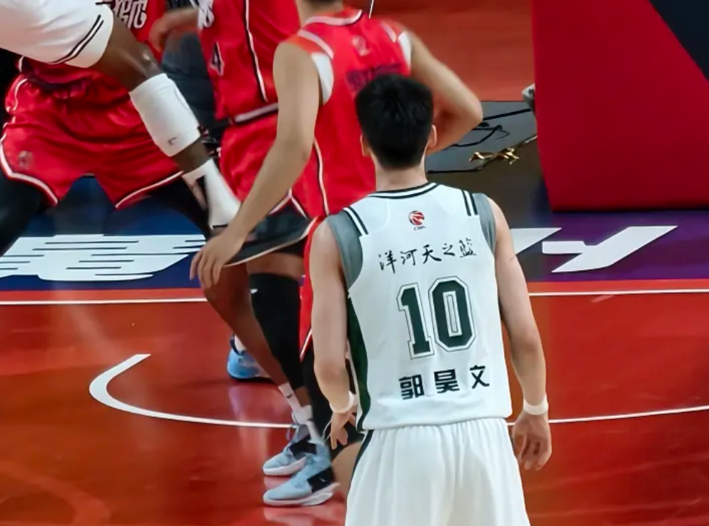 世界杯高清赛事观看-郭昊文是真带不动同曦！连突带投轰30分，全场扛着前进，队友太菜