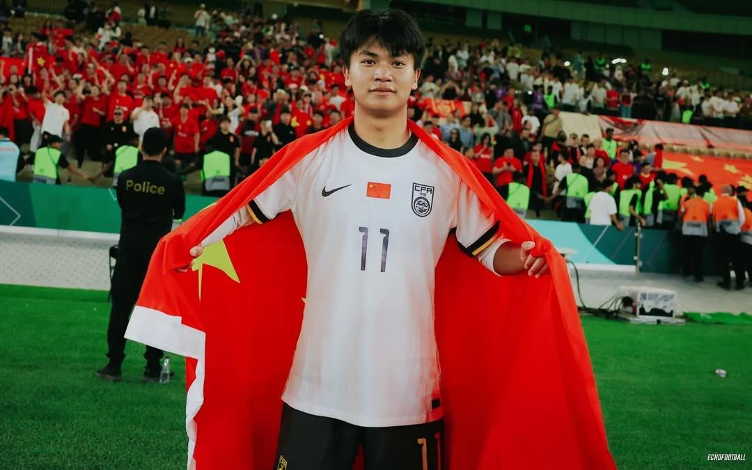 世界杯手机直播客户端-蒯纪闻社媒分享晋级决赛的图片，黄博文回复：真棒