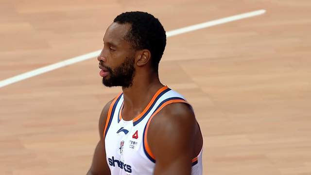 世界杯手机直播客户端-上海男篮4连胜,排名暂时升至第2 弗格36分梦回巅峰 主力保存体能